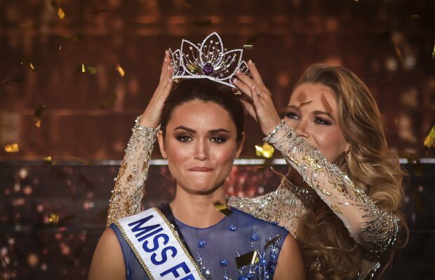 Miss France : élections truquées, favoritisme… Une ex candidate prend la parole