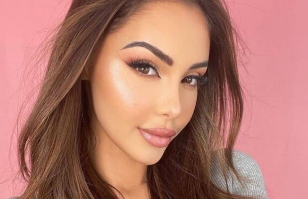 Nabilla : ses photos de Noël semblent confirmer sa grossesse