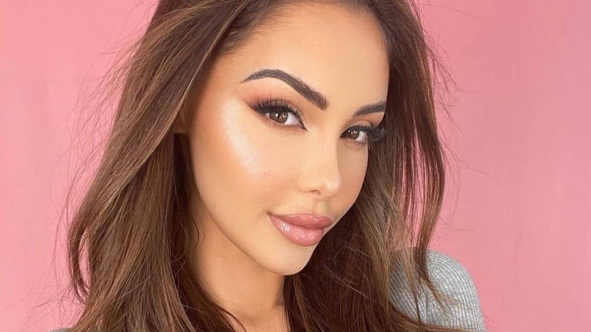 Nabilla : ses photos de Noël semblent confirmer sa grossesse