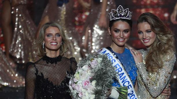 Fan du PSG, couple, cheffe d'entreprise... Qui est Diane Leyre, Miss France 2022 ?