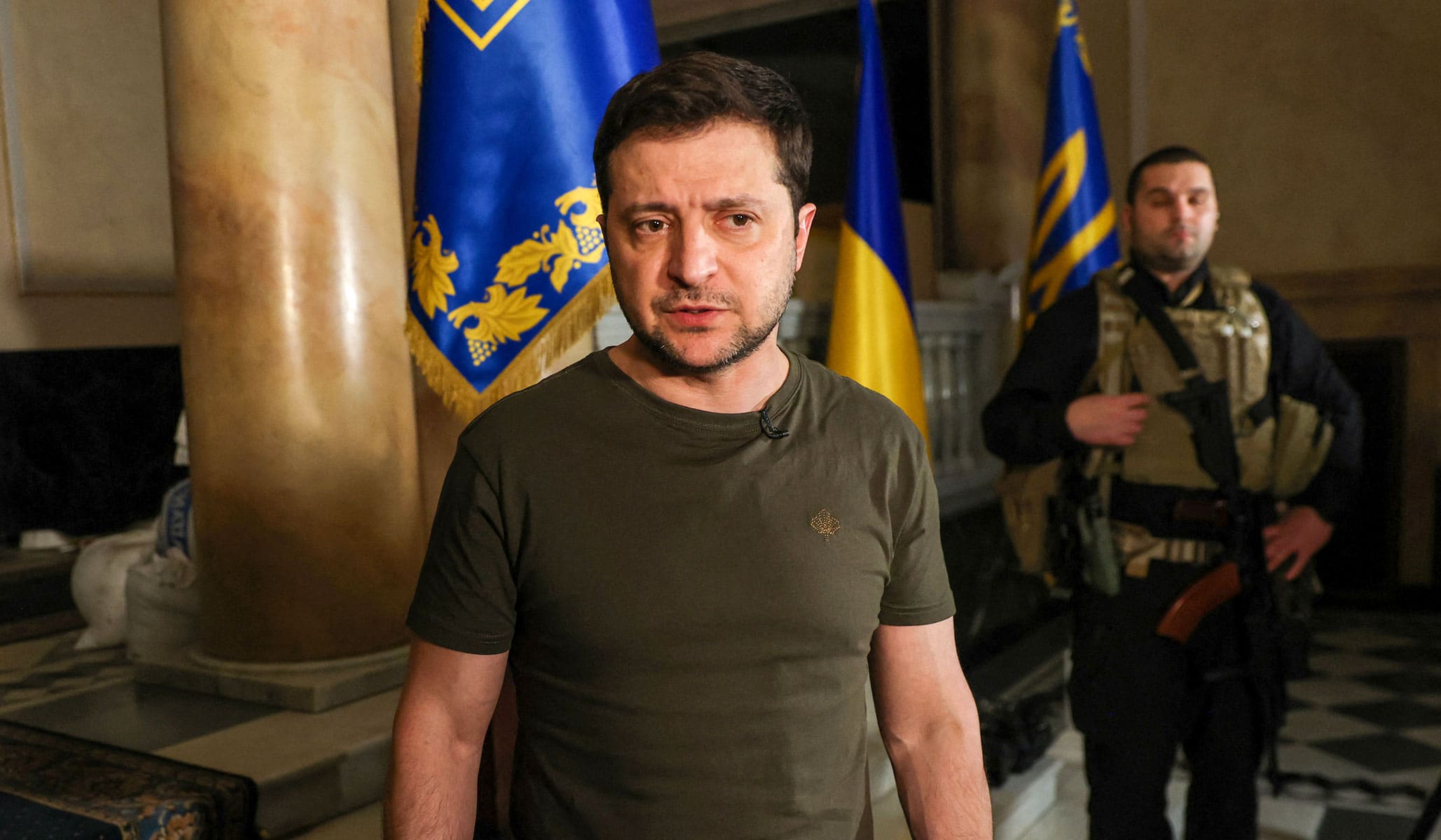 Ukraine : le président Volodymyr Zelensky lance une mode malgré lui