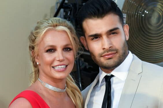 Britney Spears enceinte à 40 ans : la chanteuse montre son petit ventre et les réactions sont très nombreuses !