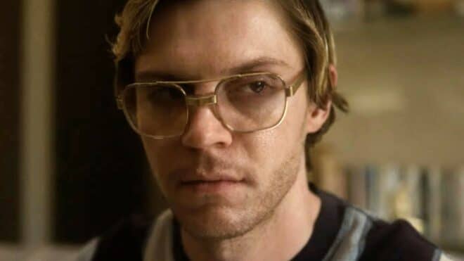 Jeffrey Dahmer : les proches des victimes du tueur en série furieux contre la série Netflix !