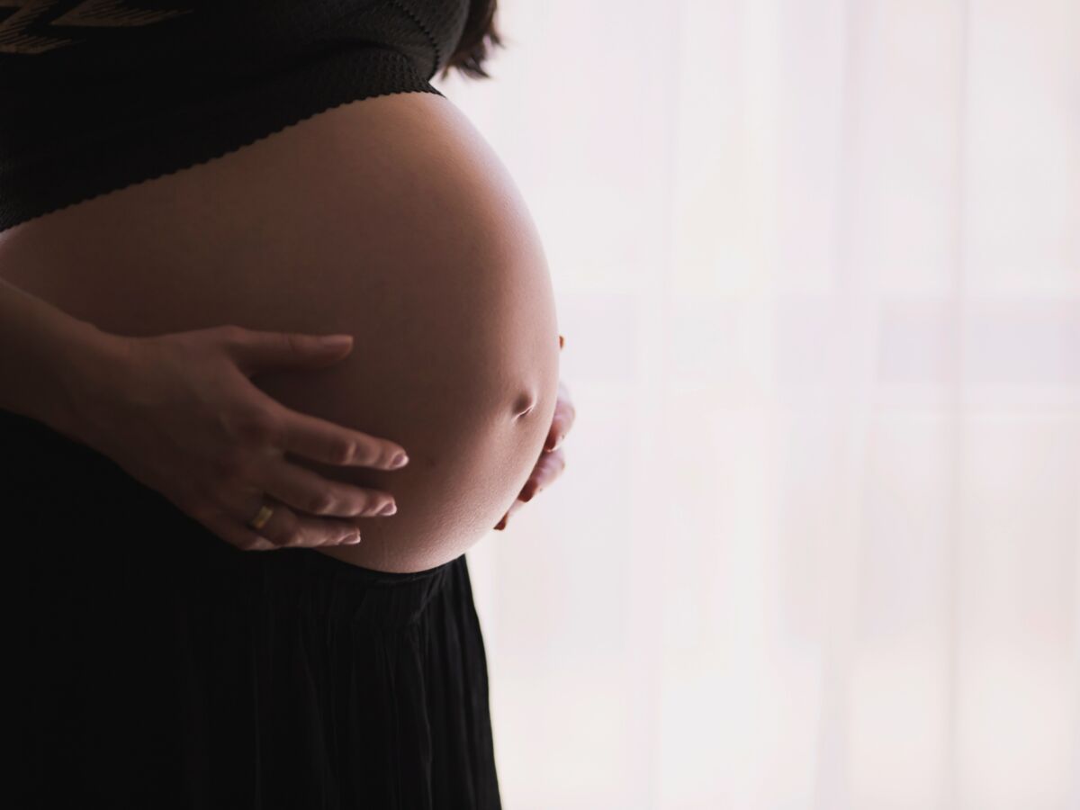 À 8 mois de grossesse, une femme découvre qu'elle porte un embryon qui n'est pas le sien