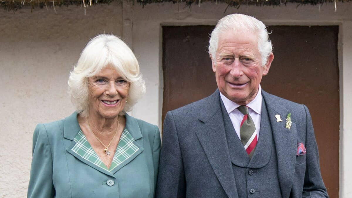 'Je voudrais vivre caché dans ton pantalon' : une conversation très coquine entre Charles III et Camilla