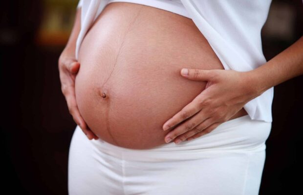 Elle tue son amie enceinte pour lui prendre son bébé directement dans son ventre