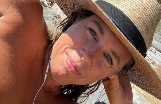 Cette mère a élevé ses enfants sur des plages nudistes, elle assume et explique son choix