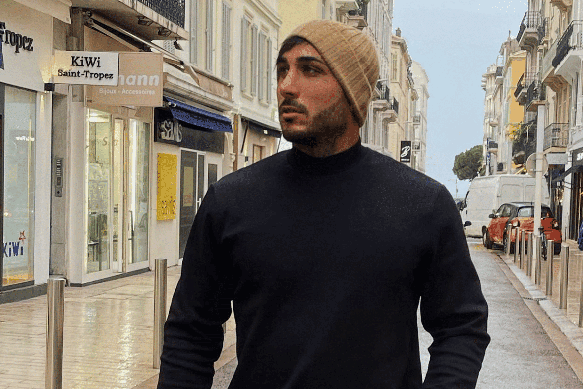 Vivian Grimigni : totalement nu dans un magasin après avoir perdu un pari !