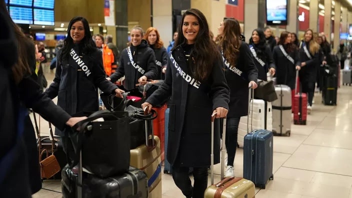 'Comme Koh-Lanta, sauf qu'on dort dans des beaux draps' : l'arrivée en Guadeloupe des candidates à Miss France 2023