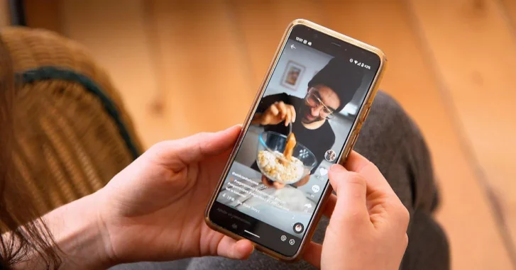 TikTok : après OnlyFans, l'application va autoriser le contenu pour adultes