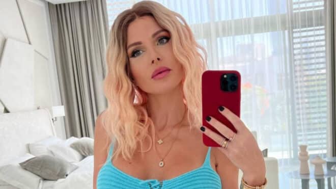 "On dirait que je suis enceinte de deux mois" : Jessica Thivenin complexée par son poids, elle montre son corps !