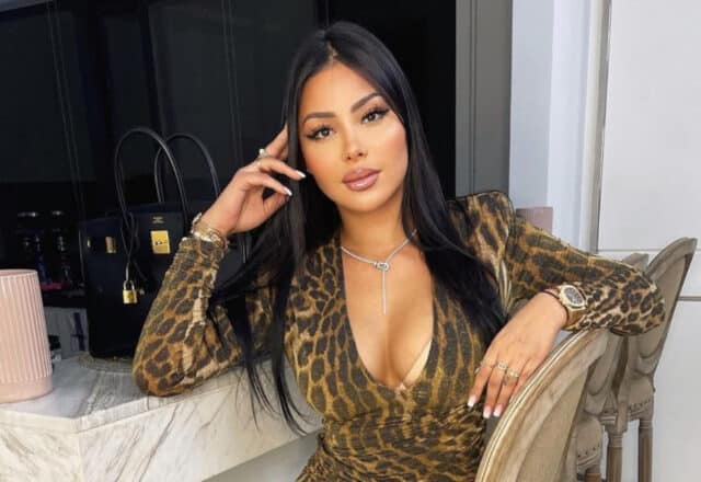 Maeva Ghennam : elle se montre au lit en train de boire un biberon