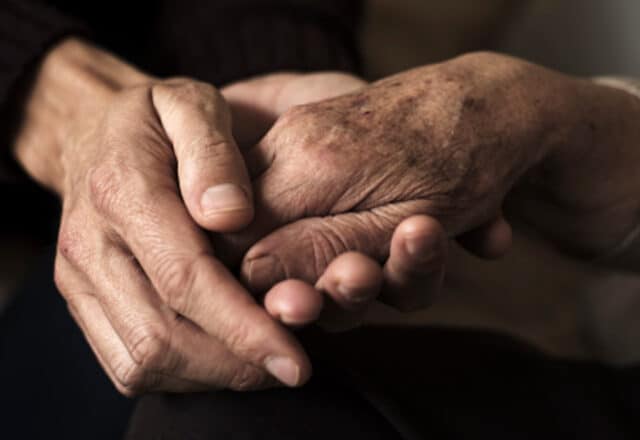 Une grand-mère de 100 ans tuée à coups de hache par son petit fils