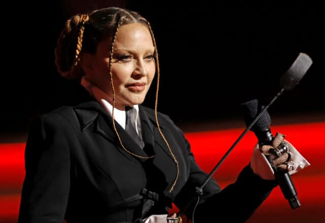Madonna en couple avec un célèbre candidat de télé-réalité ? Une photo d'eux très proches fait le buzz !