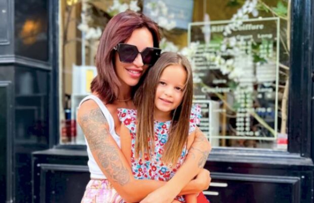 Julia Paredes : elle découvre que sa fille s'est coupé les cheveux elle-même et montre le résultat