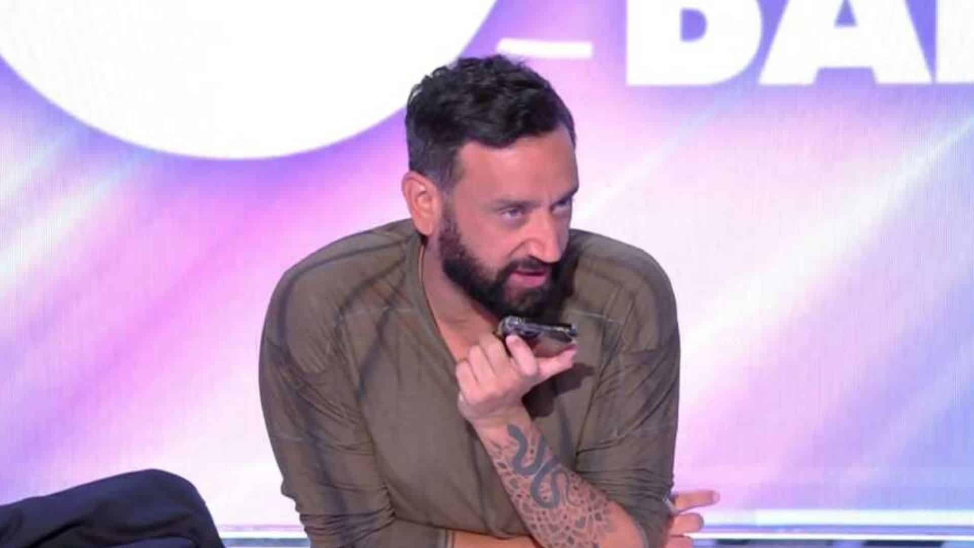 'Tu vas pas nous faire c...' : la mère de Cyril Hanouna le tacle en plein direct