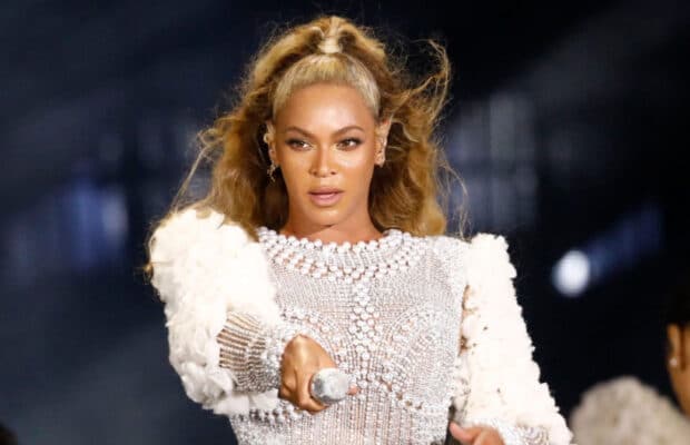 Beyoncé : en plein concert, la chanteuse frôle la catastrophe, regardez !