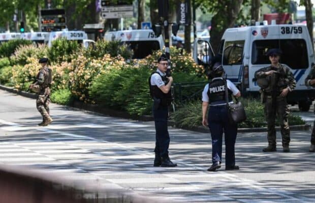 'Il pleurait, se roulait par terre' : le voisin de cellule du suspect de l'attaque d'Annecy témoigne