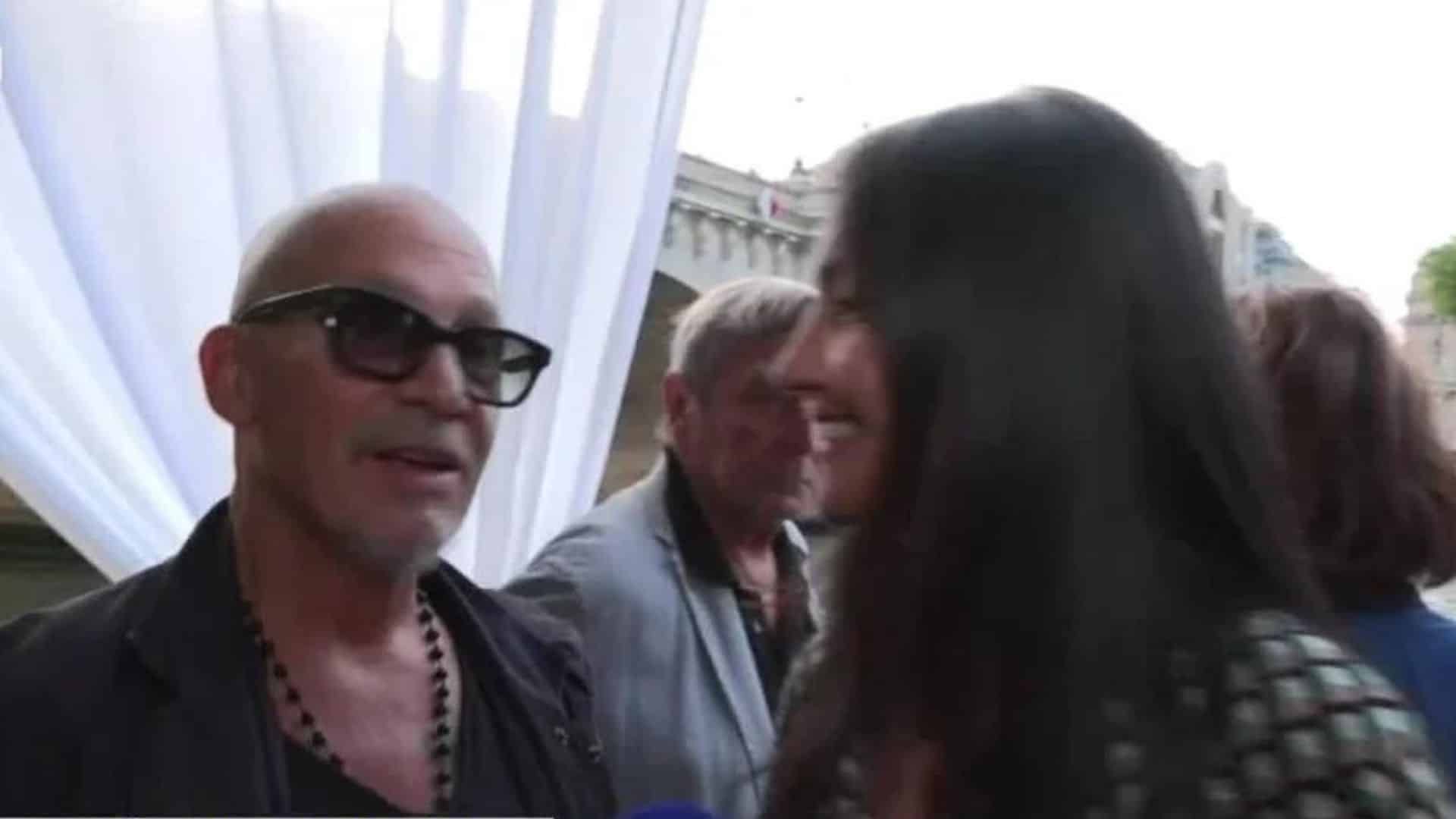 'Ça va pas non' : Florent Pagny gêné par un geste de sa femme en direct à la télé, il rétorque