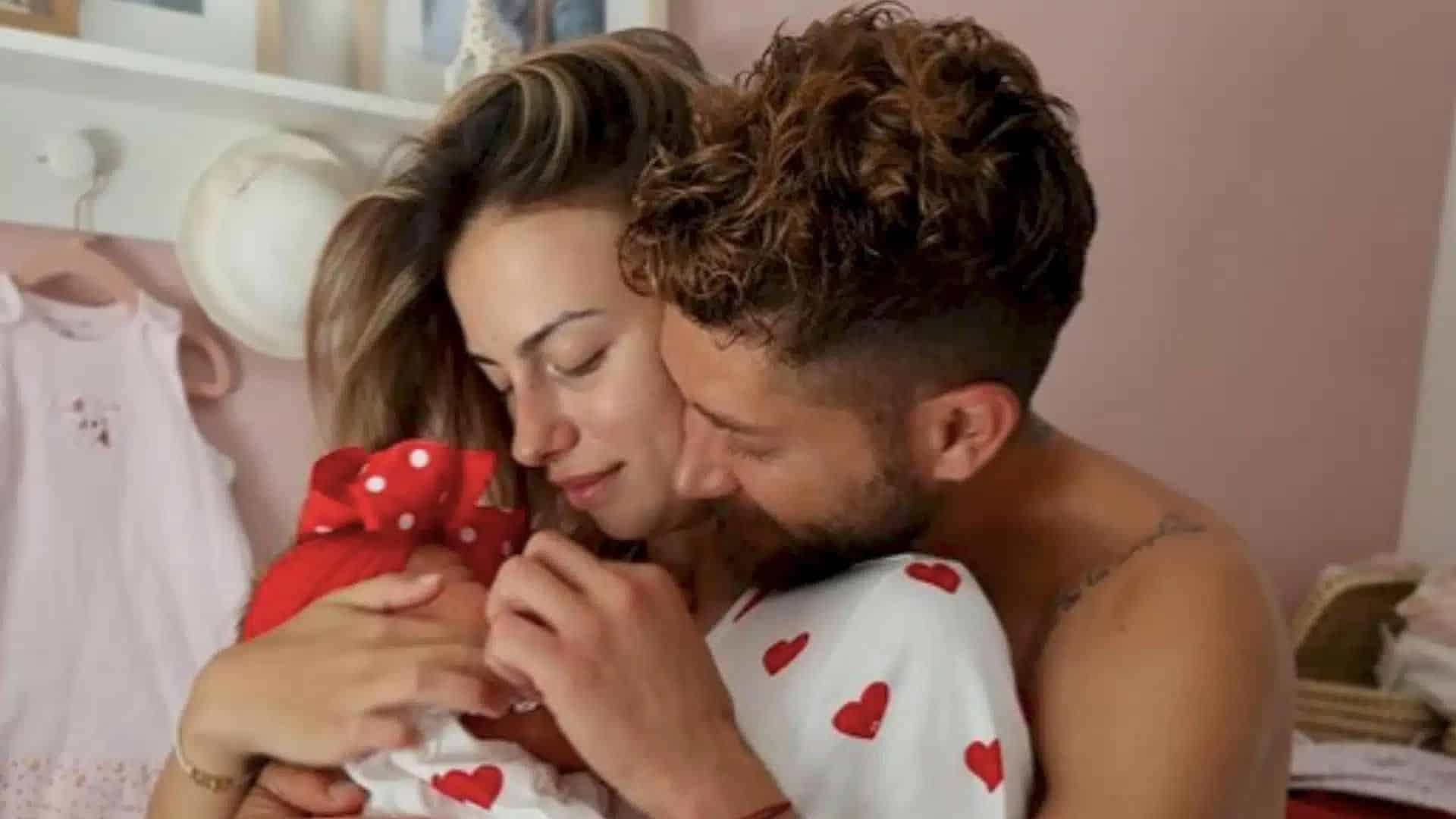 Depuis la naissance de sa fille Giorgia, Giuseppa est totalement épuisée et n'hésite pas à demander l'aide du papa, Paga.