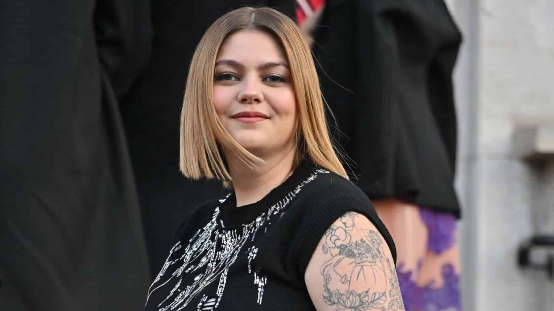 'Mais elle est super gênante' : Louane s'attire les foudres des internautes