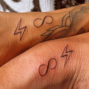 Jennifer et Bruno (MAPR) : plus amoureux que jamais, ils se font un tatouage en commun