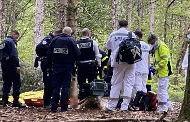 États-Unis : deux jeunes femmes et un adolescent d'une même famille retrouvés momifiés dans les bois