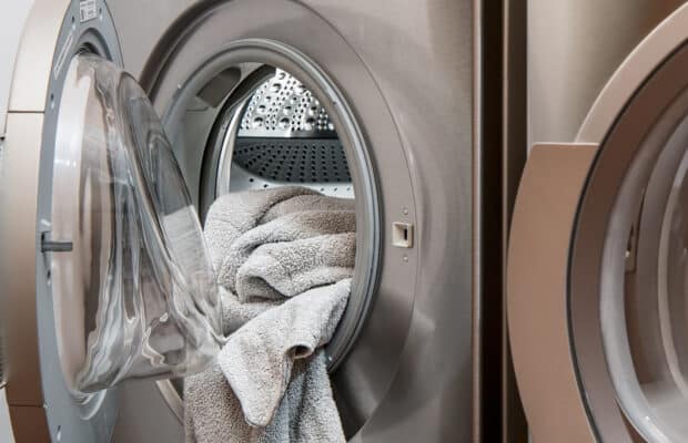L’astuce secrète pour ne plus jamais froisser vos vêtements à la machine à laver se précise