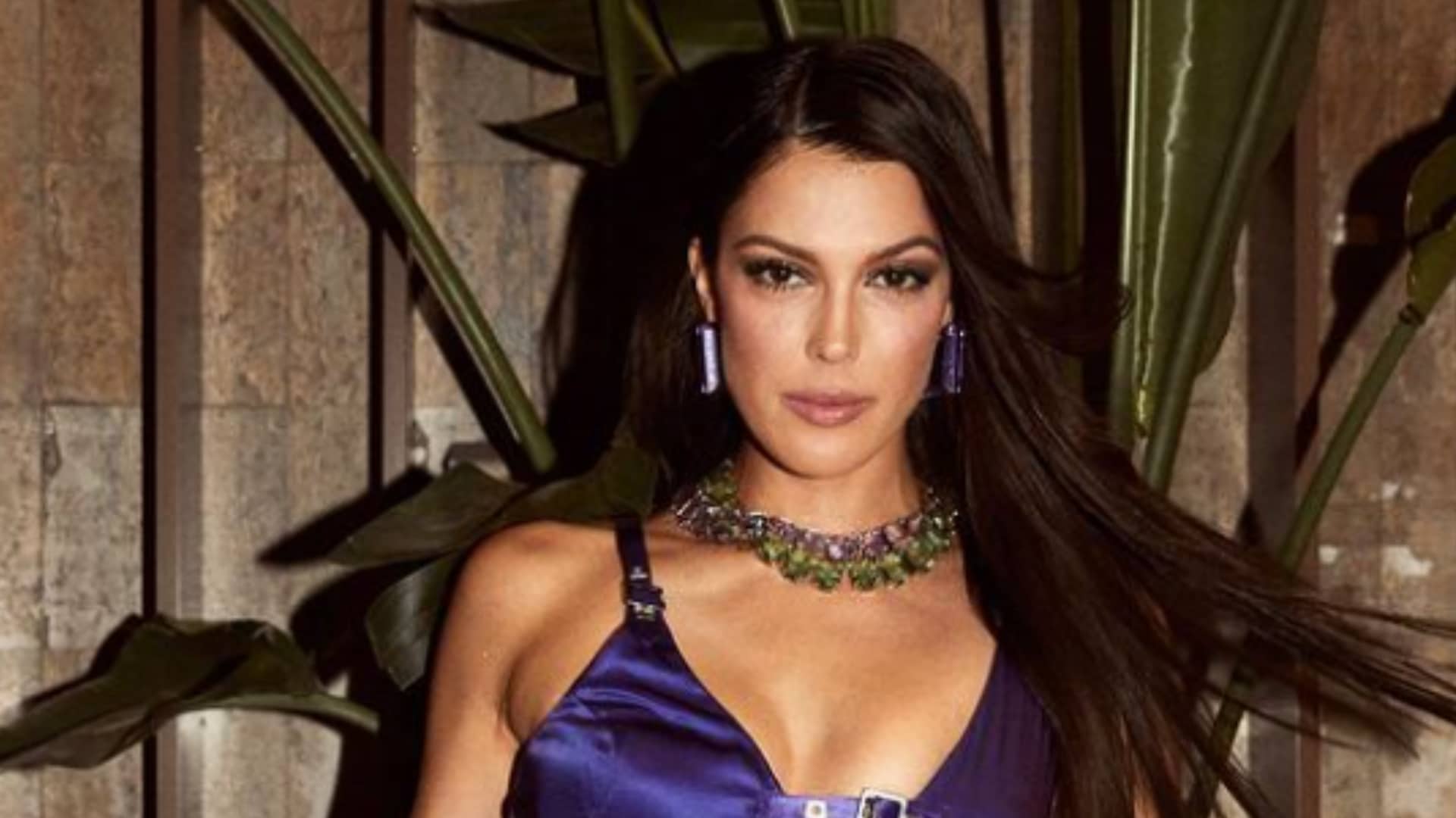 Iris Mittenaere : elle montre sa transformation capillaire, le résultat déçoit ses fans