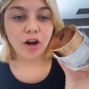 Louane : elle partage la référence de sa crème hydratante favorite, récompensée par pas moins de 11 prix