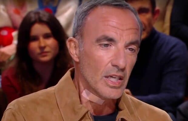 Nikos Aliagas : blessé à la télé, il explique pourquoi il avait un pansement au cou