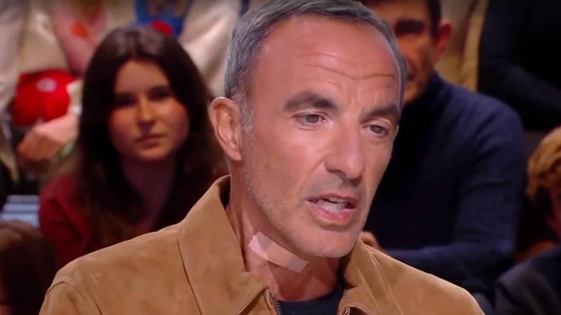 Nikos Aliagas : blessé à la télé, il explique pourquoi il avait un pansement au cou