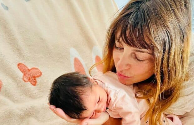 Ève Angeli : la chanteuse a donné naissance à une petite fille, son original prénom interpelle
