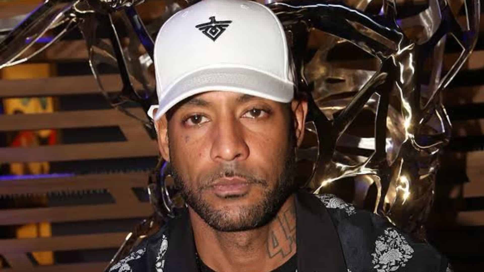 Booba : harcelé, il affiche une 'fan' qui squatte devant chez lui nuit et jour