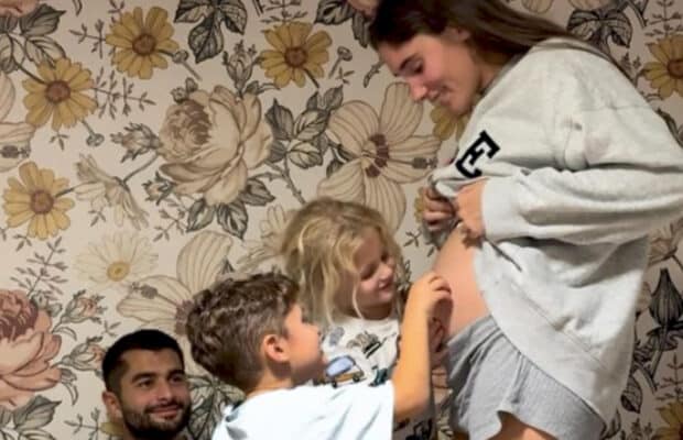 Jesta Hillmann : elle annonce être enceinte de son troisième enfant, une "grossesse compliquée"