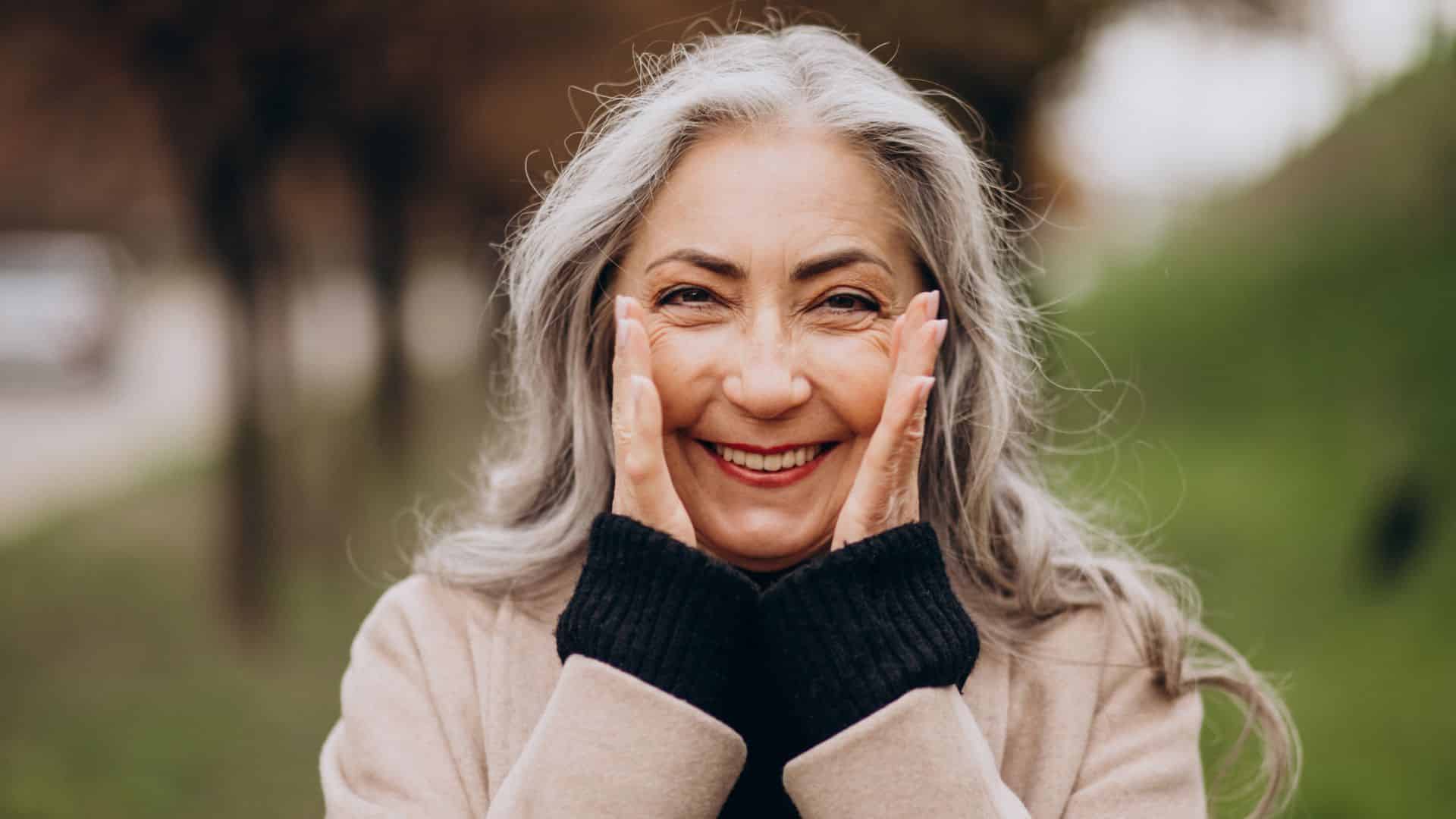 Astuce anti-cheveux blancs : cinq aliments basiques préservent vos cheveux du vieillissement, c'est prouvé