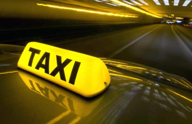Taxi remboursé : cette clause méconnue dans votre contrat d’assurance vous permet de vous faire rembourser votre trajet