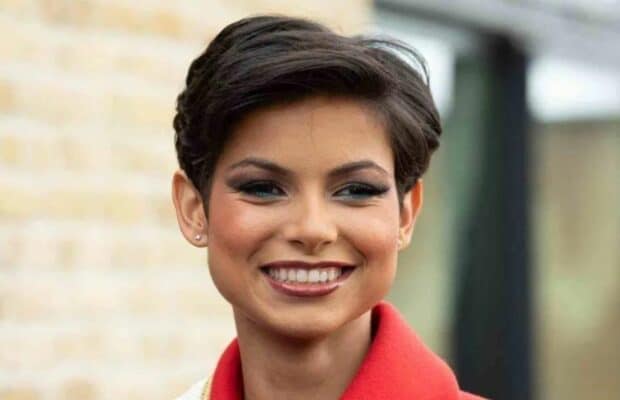 "Vous êtes magnifique" : Ève Gilles (Miss France 2024) fait sensation pour Noël