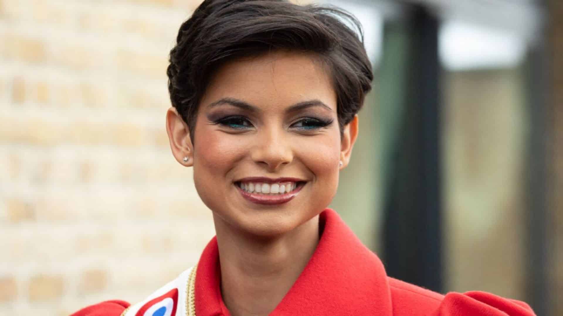 "Qu’elles prennent la porte" : Ève Gilles (Miss France 2024) tacle le comportement des autres Miss