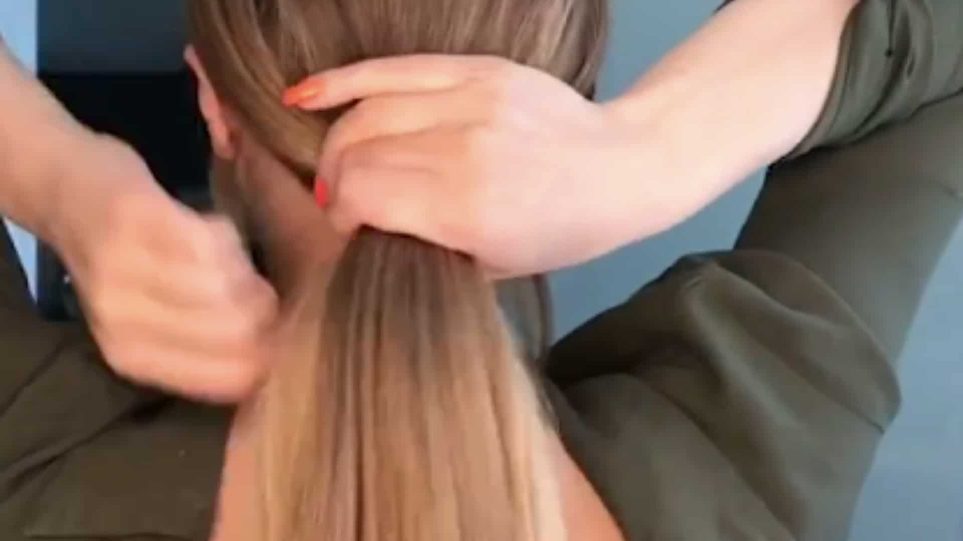 TikTok : une astuce qui vous permet de vous attacher les cheveux sans élastique fait un carton