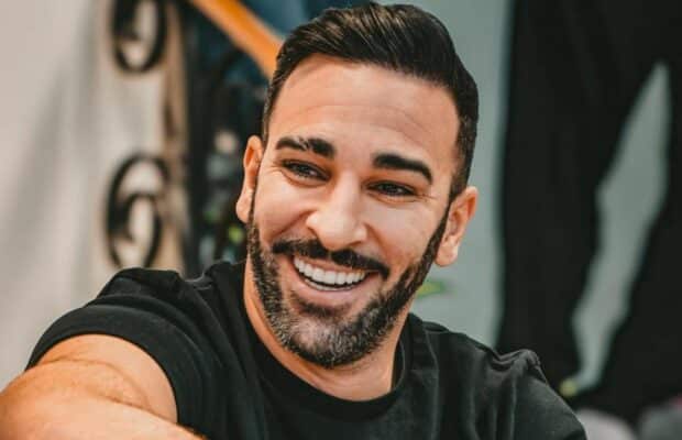 Adil Rami : après Pamela Anderson, une célèbre chanteuse ne le laisse pas indifférent