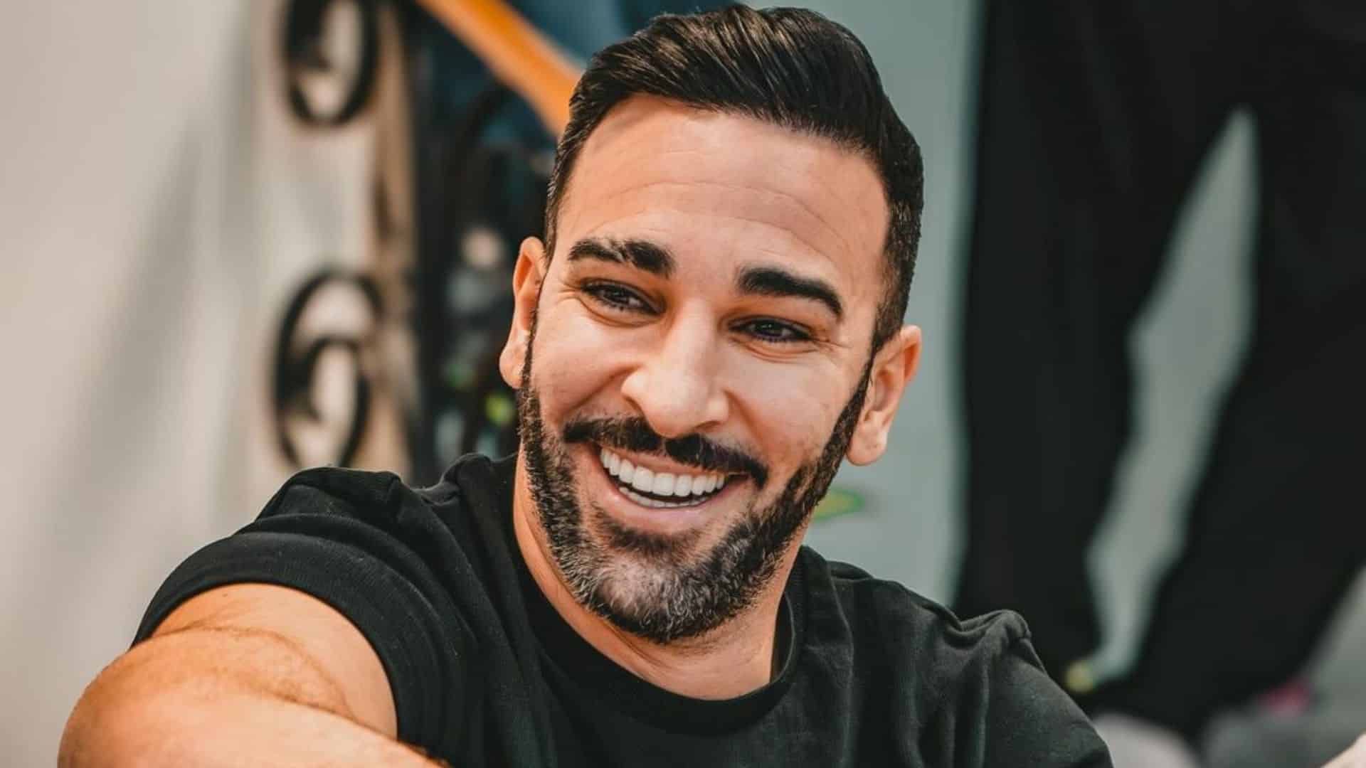 Adil Rami : après Pamela Anderson, une célèbre chanteuse ne le laisse pas indifférent