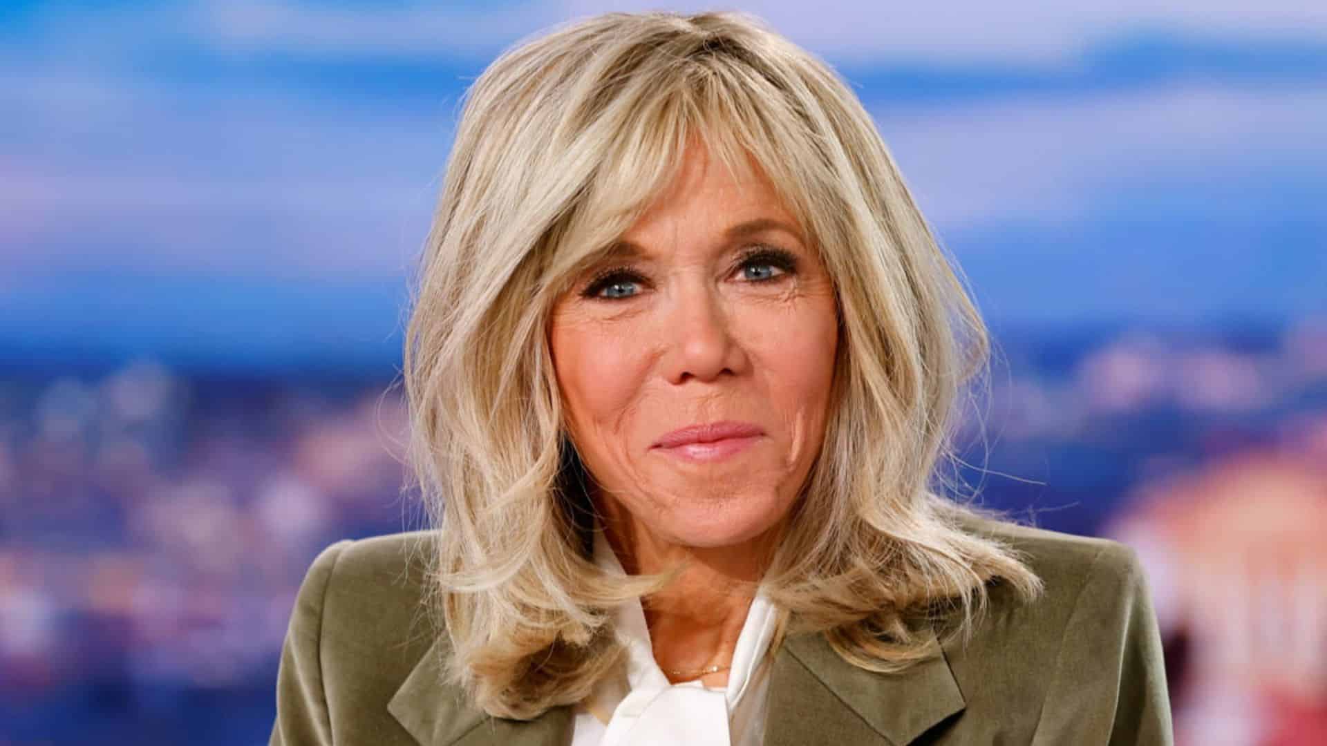 Brigitte Macron : la première Dame surprend en adoptant un total look cuir style Matrix