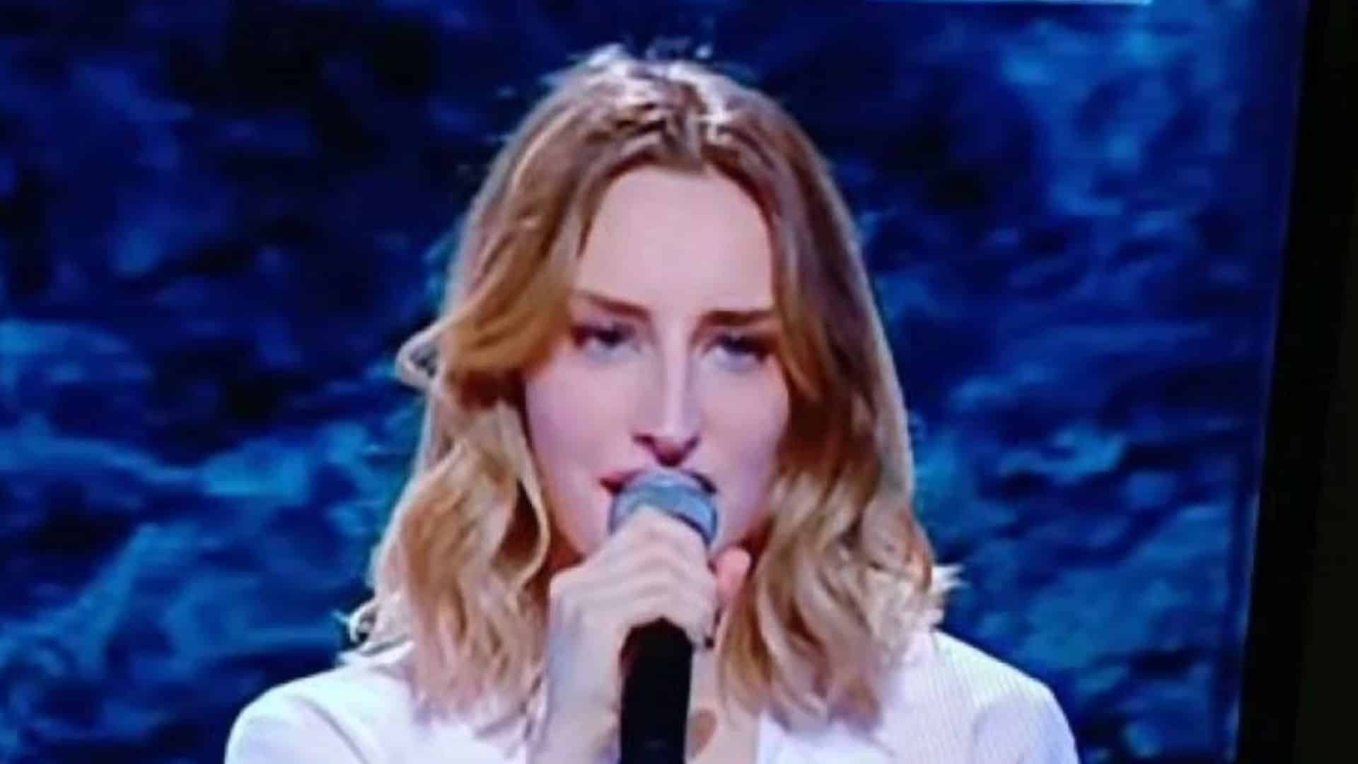 Les Enfoirés 2024 : qui était la chanteuse "inconnue" pendant le spectacle ?