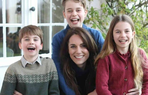 Kate Middleton : après avoir retouché sa récente photo de famille, les internautes suspectent quelque chose