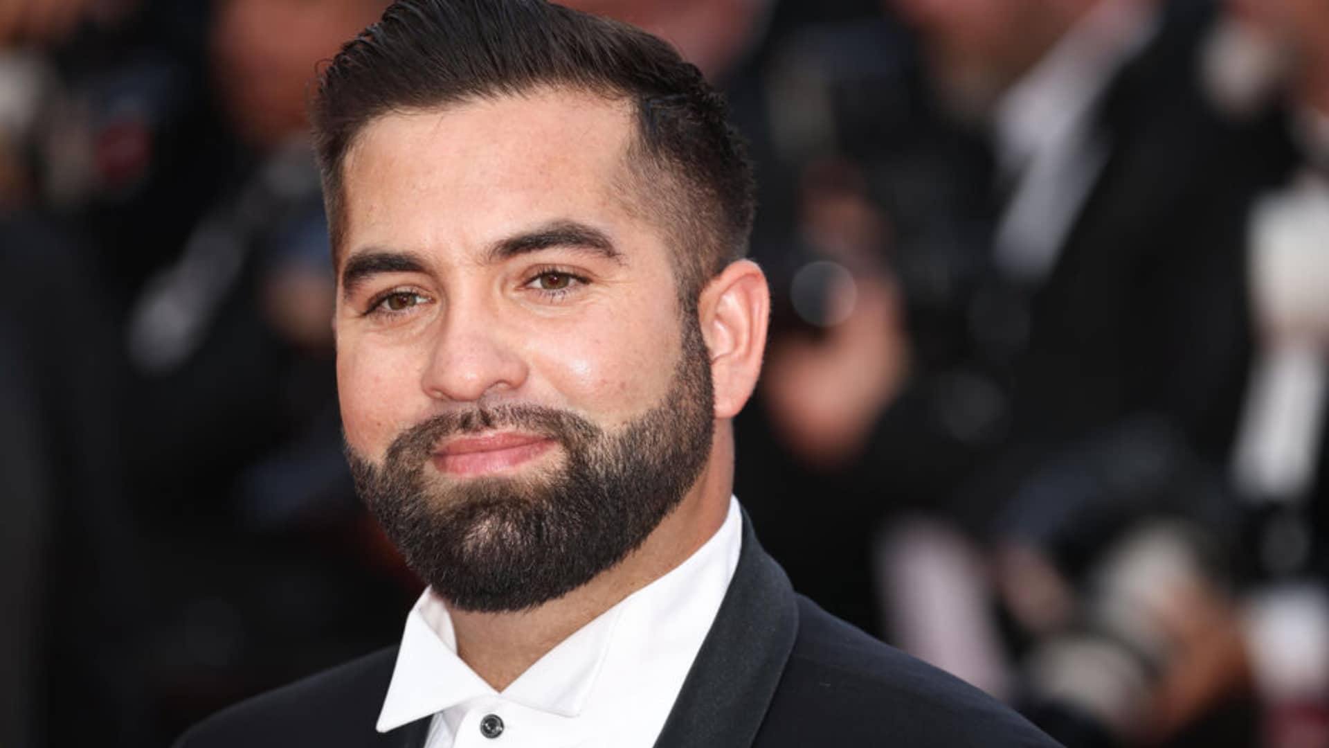 Kendji Girac blessé par balle : le chanteur aurait voulu "simuler un suicide"