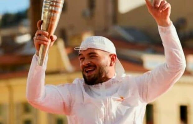 Jul : après avoir allumé le chaudron olympique, le chanteur fait réagir la Toile