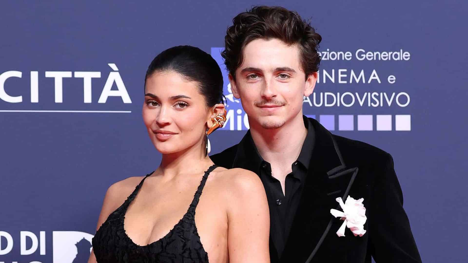 Kylie Jenner et Timothée Chalamet en couple : ils posent enfin ensemble 2 ans après le début de leur histoire