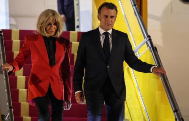Emmanuel Macron giflé par Brigitte : un témoin présent dans l'avion raconte ce qu'il s'est passé