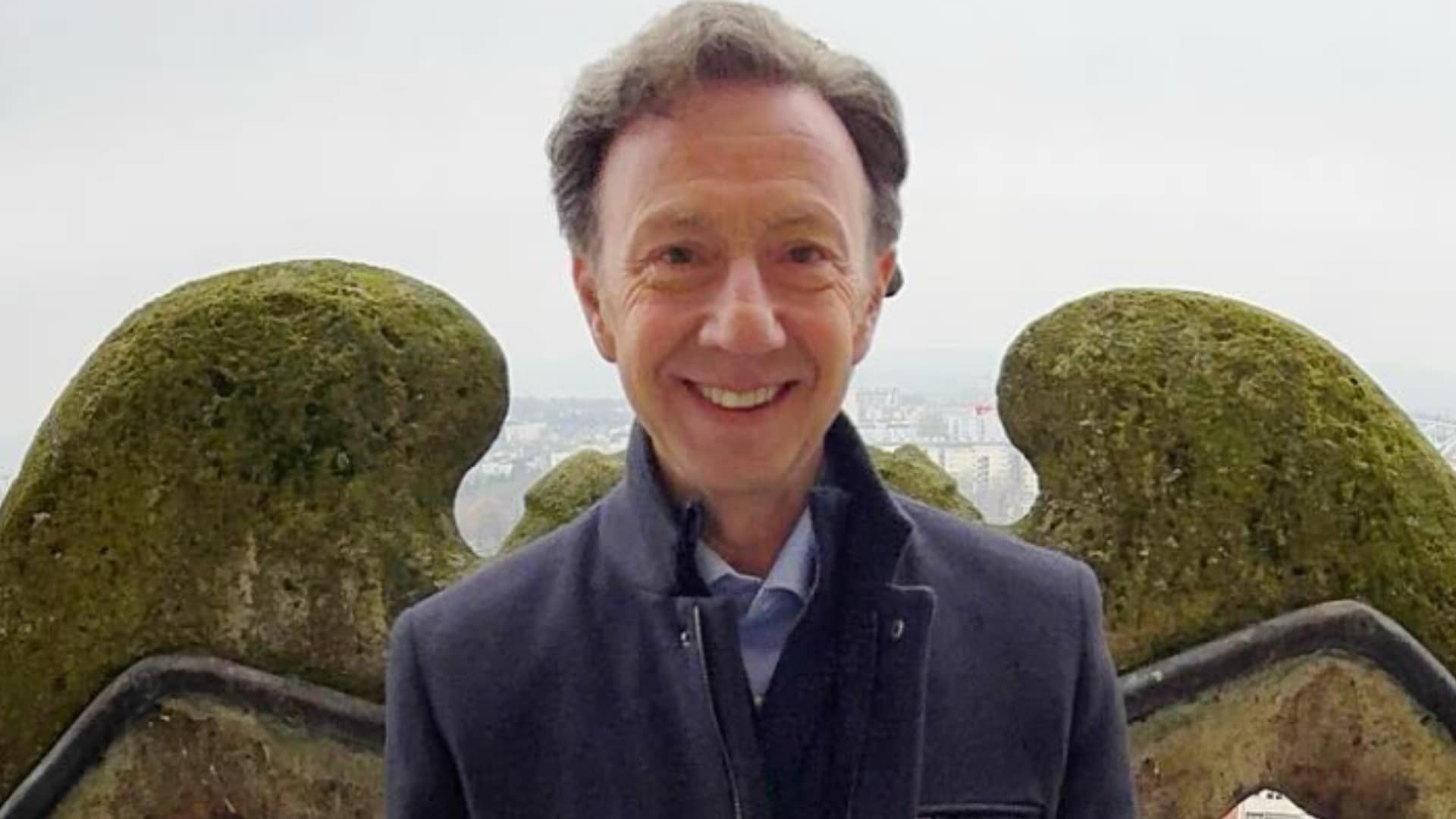 Stéphane Bern explique pourquoi il est obligé de présenter autant d'émissions à la télé